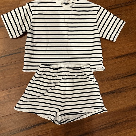 Bundle Girls Size 11/12 shorts and top sets- perfect for park wear Disney H&M - Picture 4 of 10